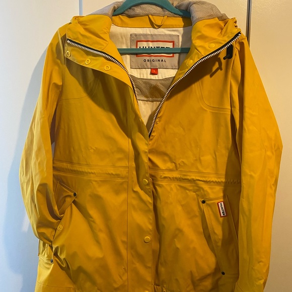 Hunter’s Lightweight Waterproof Jacket - Picture 1 of 4